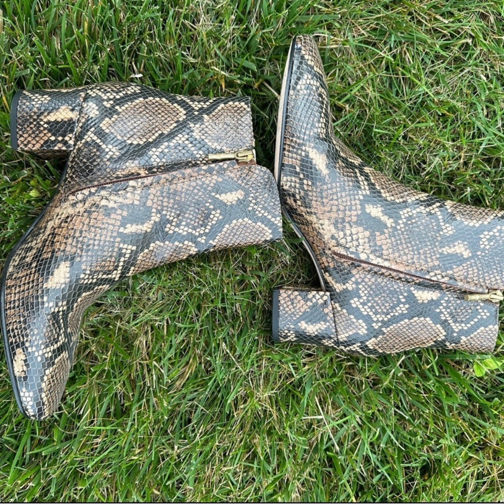 J McLaughlin Boots Vintage Women’s Size 9.5 (leather ankle boot)